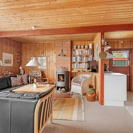Larsen - 900m From The Sea By Interhome Feriehus